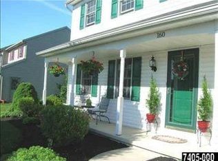 160 Laurel Dr, Mount Wolf, PA 17347