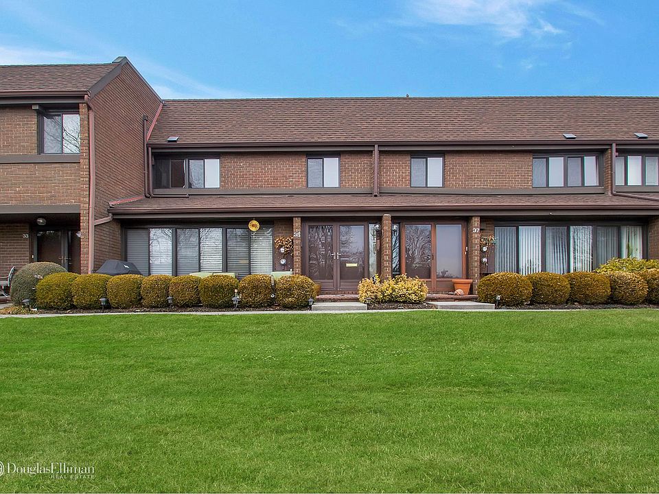 1st image of 35 Acorn Ponds Dr