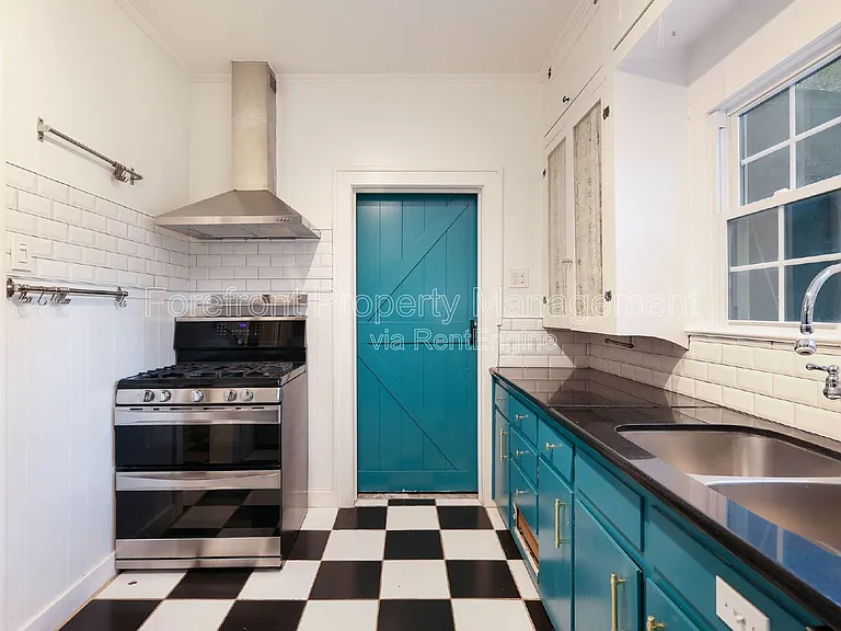 418 W Rosewood Ave — Photo 22