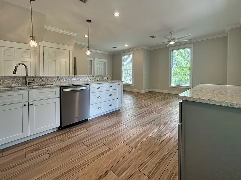 1415 Abercorn St — Photo 9
