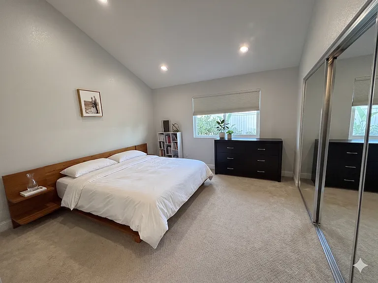 4535 Amiens Ave — Photo 5