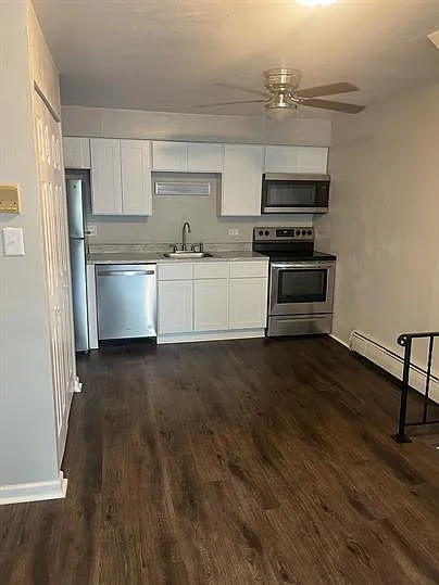 400 E Swissvale Ave — Photo 2