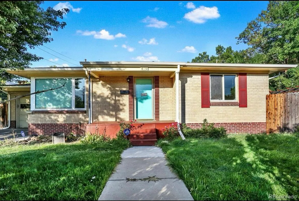 2 bed, 900 sqft, $1,800 — Photo 2