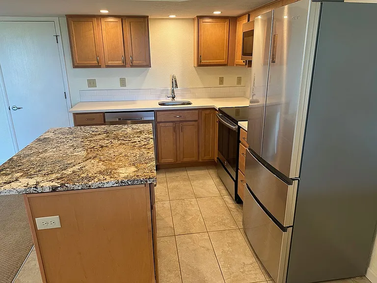 2265 Vassar Dr — Photo 14