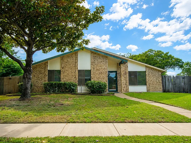 2513 Trailridge Dr — Photo 1