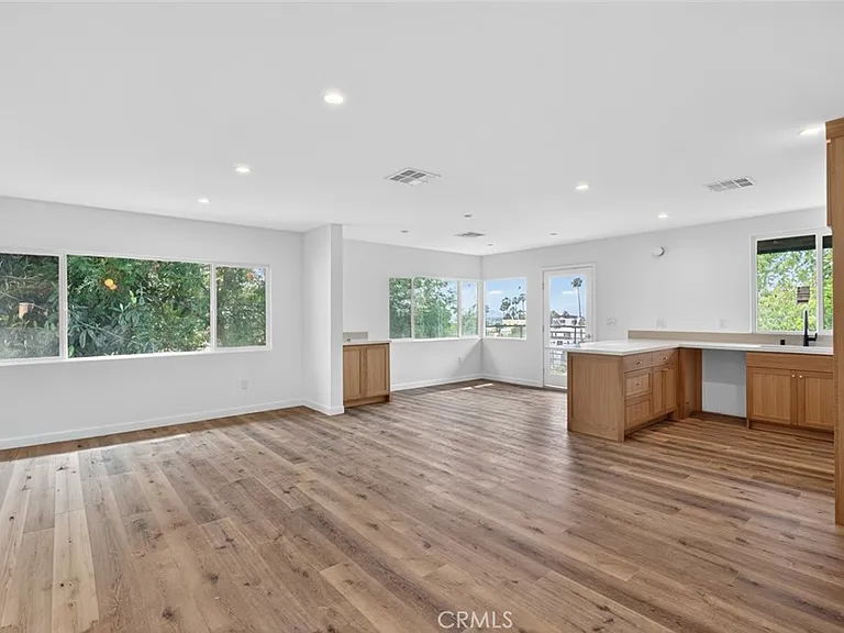 901 Micheltorena St — Photo 17