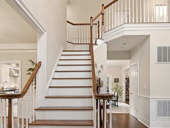 4th image of 4 Daniel Way