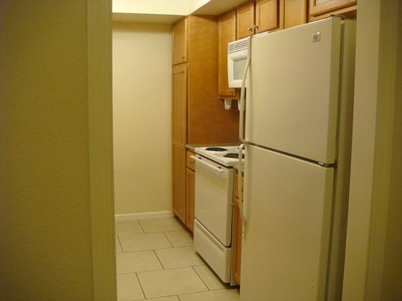 5th image of 639 Oakmont Ave Unit 3915