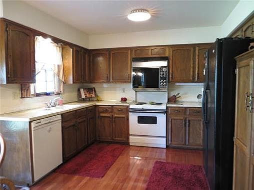 3rd image of 10526 Flint St