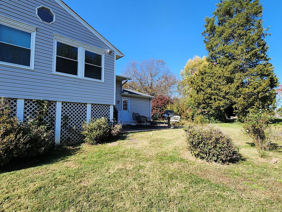 2nd image of 39786 Overlook Knolls Rd