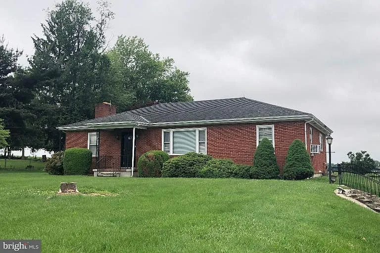 4338 Old Leetown Pike photo 1