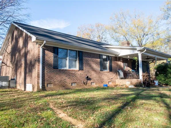 2961 Wormranch Rd, Haw River, NC 27258