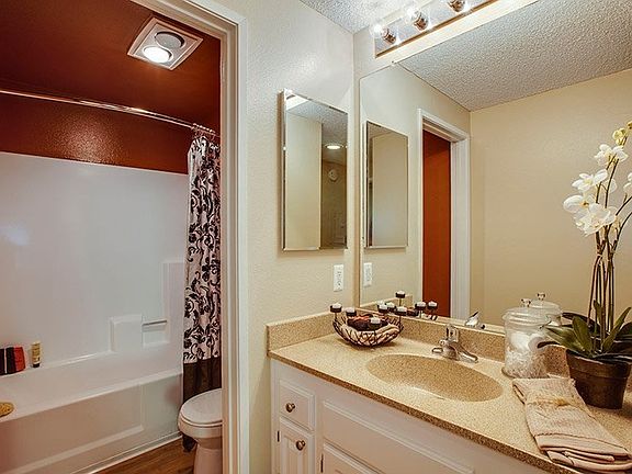2nd image of 1575 Tanglewood Ln APT F123