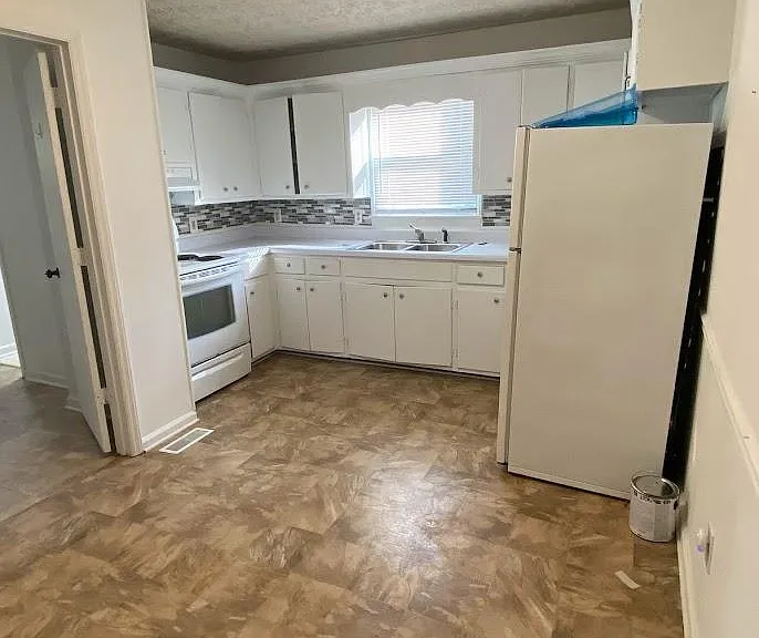 114 Lunceford Ln — Photo 12