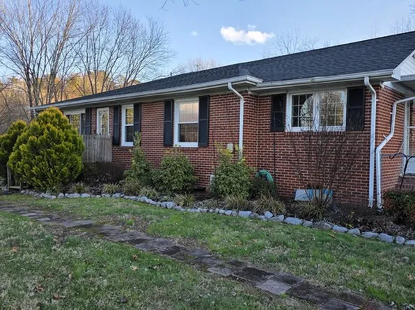 744 S Austin Springs Rd, Johnson City, TN 37601