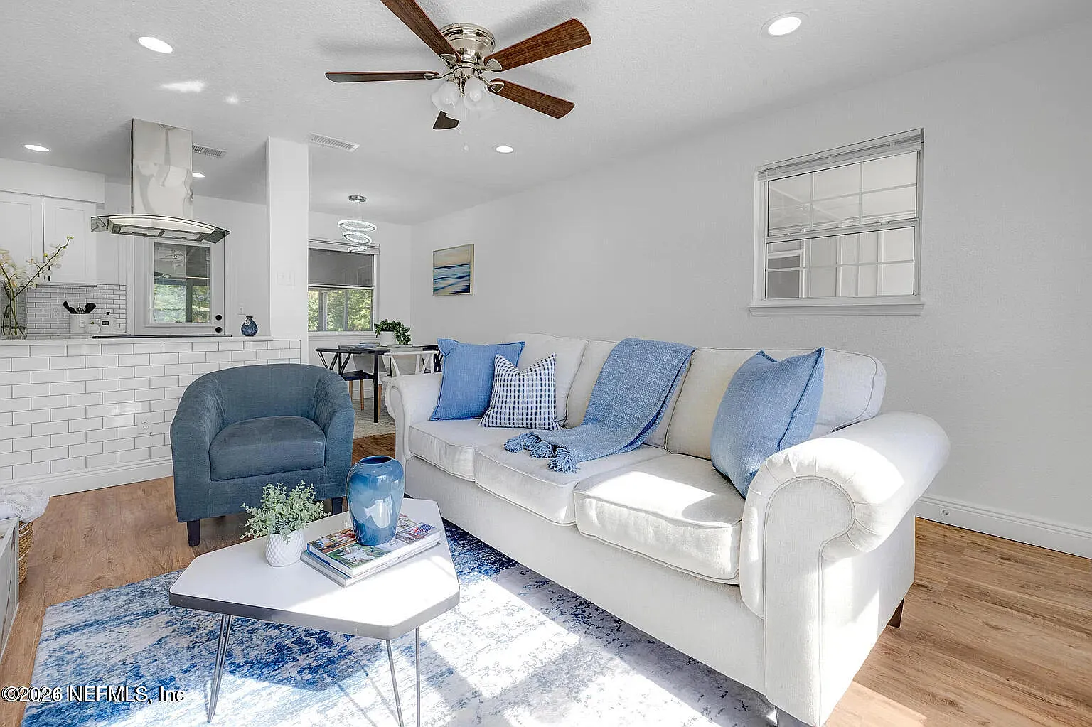 3 bed, 2.0 bath, 912 sqft, $2,150 — Photo 3