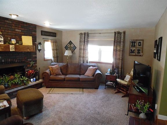 3rd image of 811 W Walnut Dr