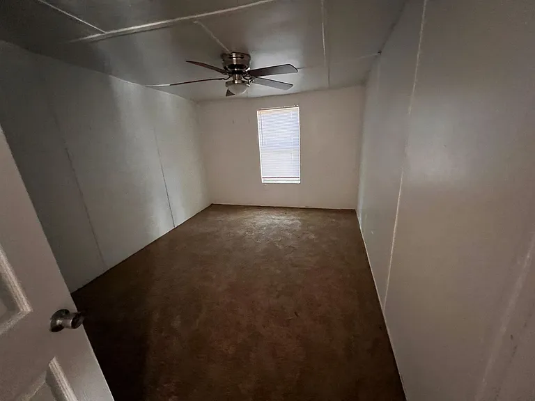 112 E Troy Ter — Photo 3