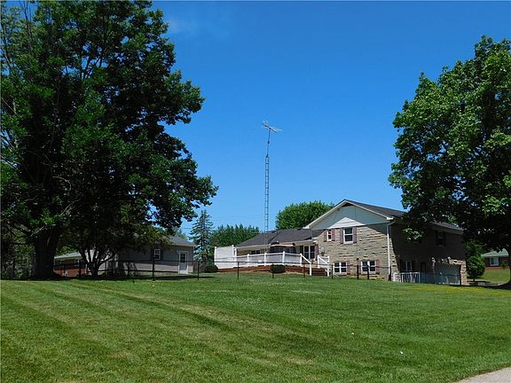 2nd image of 821 E Elmwood Ct N
