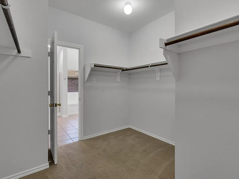 712 Riverhead Dr — Photo 26