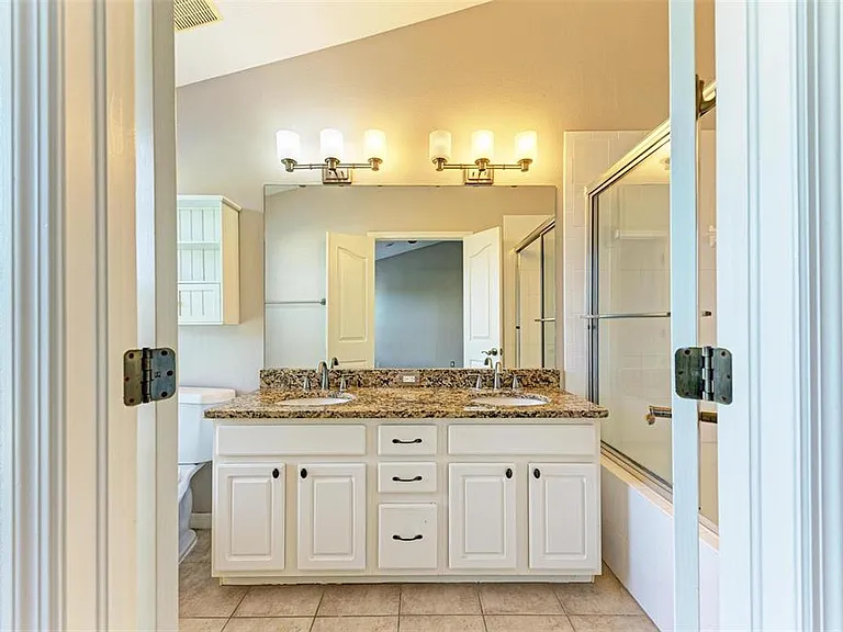 3047 Pointeview Dr — Photo 24