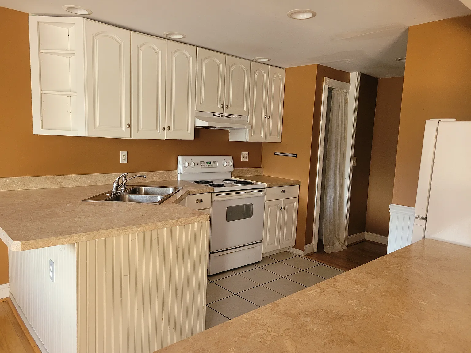 2 bed, 1100 sqft, $1,300 — Photo 3