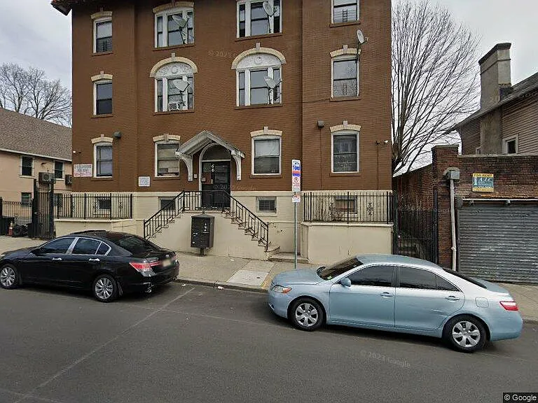 66 N Grove St #302