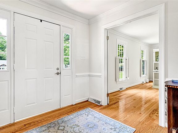 3rd image of 9142 Wrenwood Dr