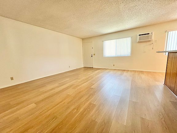 4th image of 325 Redondo Ave Unit 2