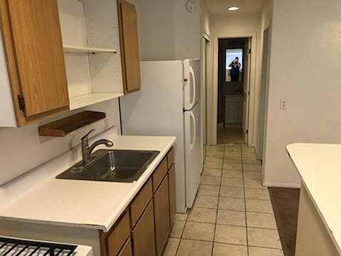 4th image of 2100 N Screenland Dr