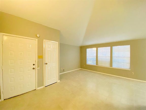 5th image of 5104 Beaverhill Dr