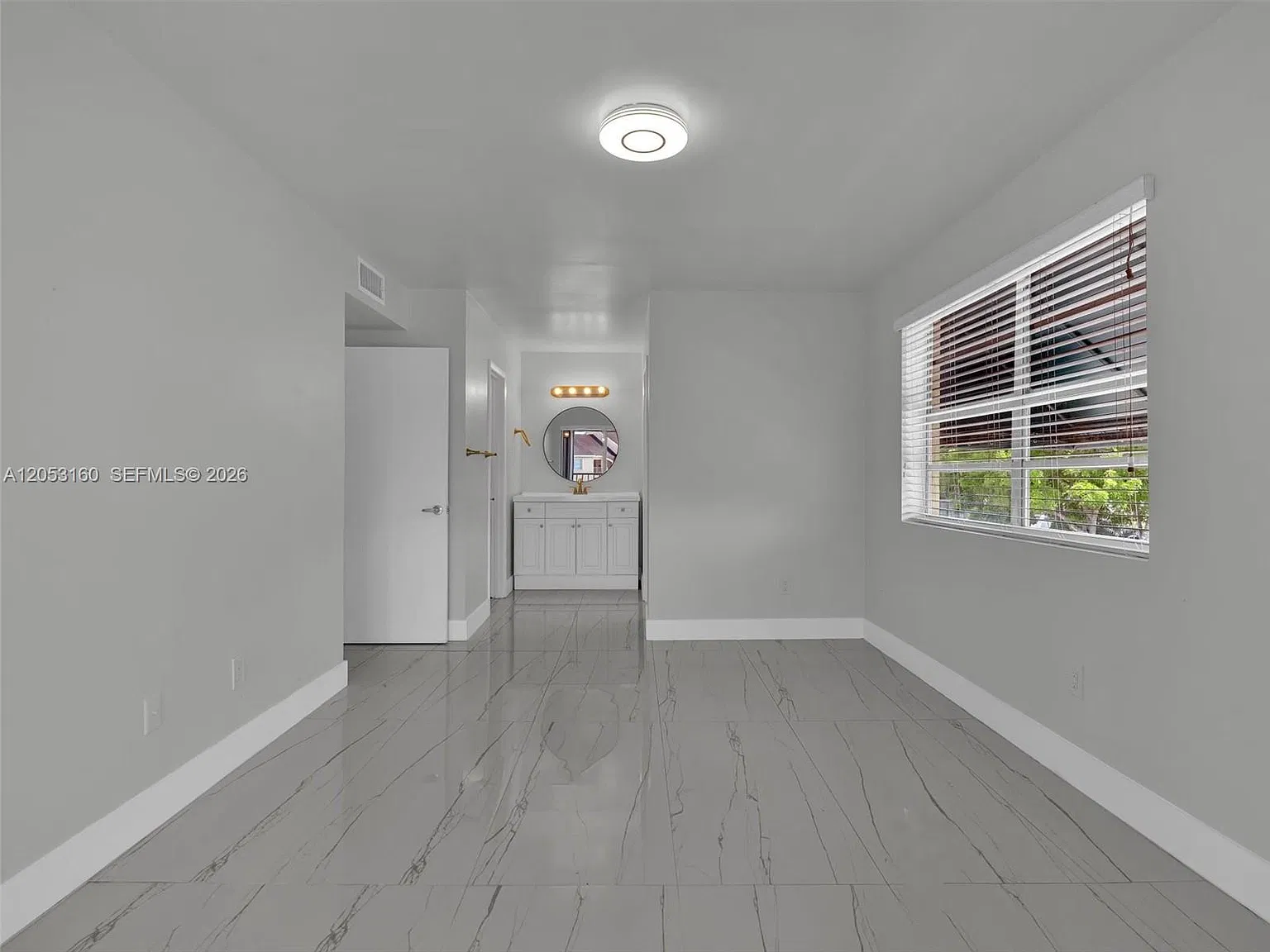 2 bed, 1093 sqft, $2,350 — Photo 4