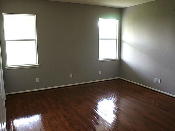 3rd image of 7306 Newport Ln