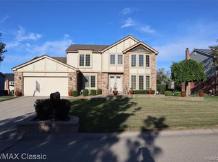 17732 Farmcrest Ct, Northville, MI 48168