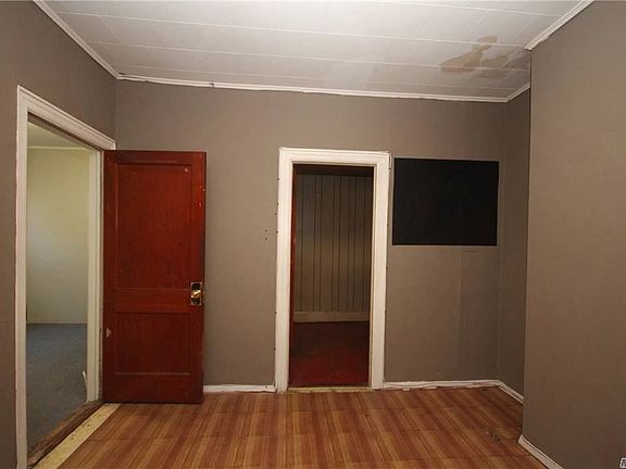 4th image of 52-16 72nd St