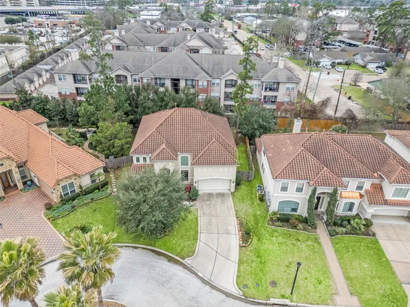15611 Lake Iris Dr, Houston, TX 77070