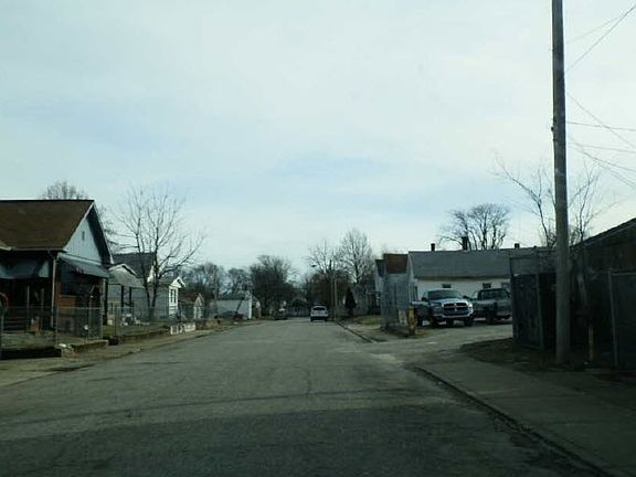 4th image of 1118 W Oregon St