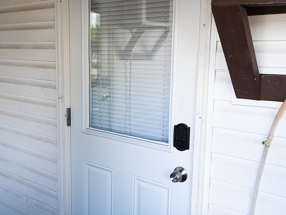 3rd image of 707 W Race St #10932737