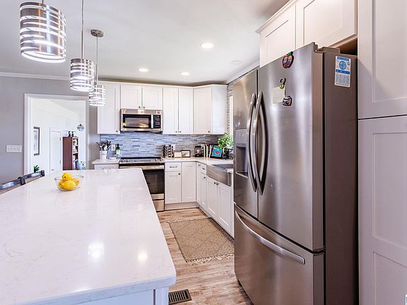 5th image of 181 Bridgeview Dr