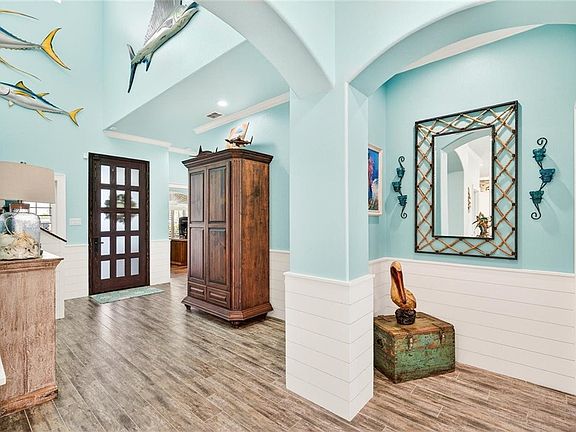 4th image of 616 Shoreline Cir