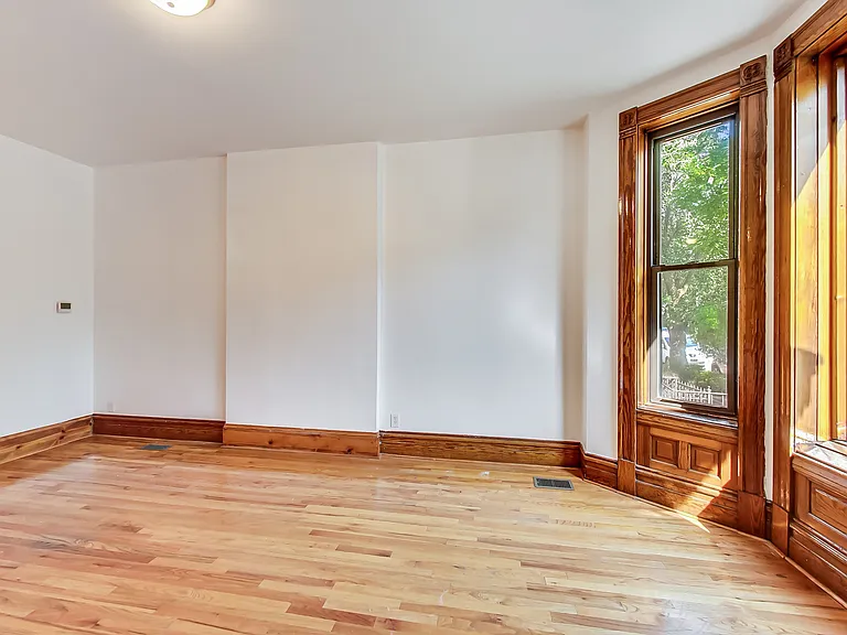 1138 W Addison St #1 — Photo 2