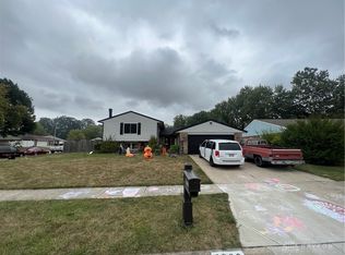 8900 Swinging Gate Dr, Dayton, OH 45424