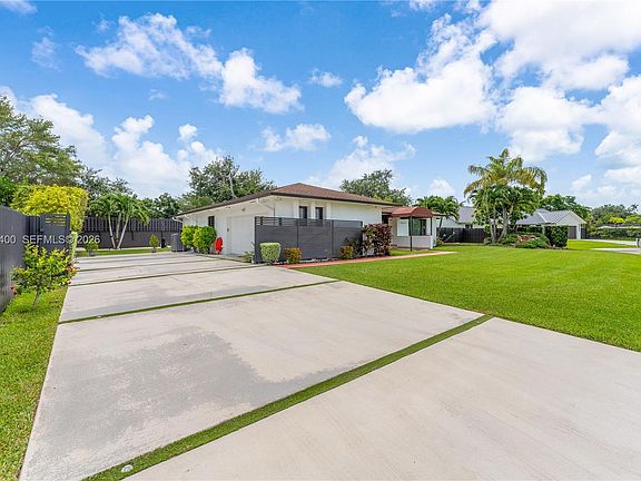 4th image of 10625 SW 79th Pl
