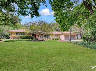 122 Country Club Pl, Geneva, IL 60134