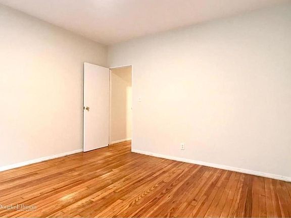 3rd image of 209 W 108th St APT 19