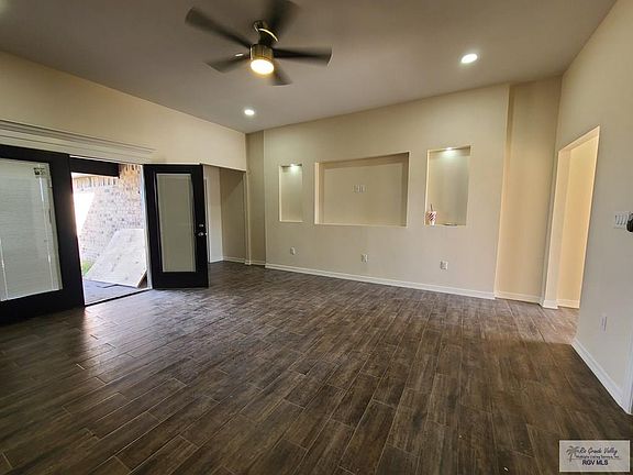 5th image of 3715 Oviedo Dr