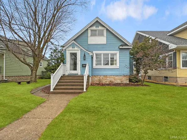 404 S 18th St, Escanaba, MI 49829