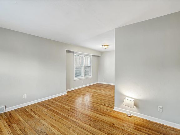 2nd image of 5924 Victoria Ave