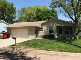 904 Park St, Yankton, SD 57078
