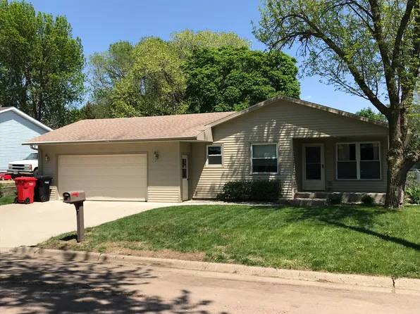 904 Park St, Yankton, SD 57078